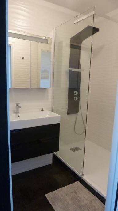 Front De Mer - Emplacement Prise - T2 Moderne Et Climatise - Tout A Pied Bandol Luaran gambar
